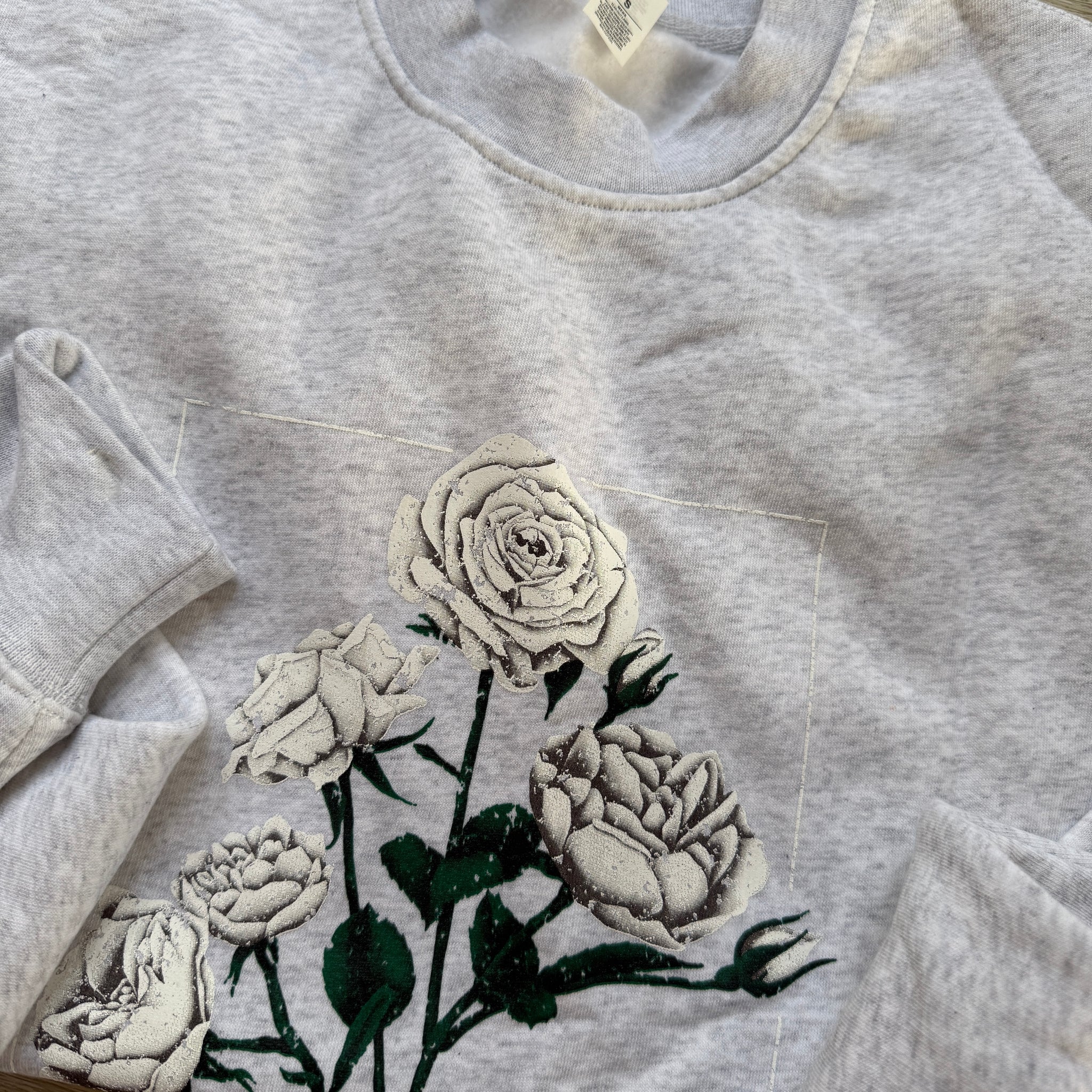THE MUM UNIFORM - White Crew/White Rose Print - S